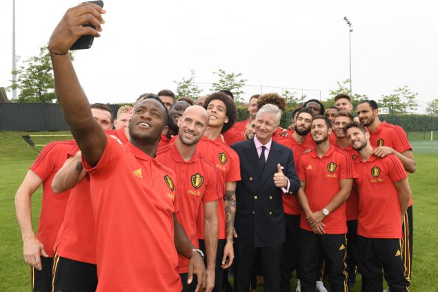 König Philippe und die Roten Teufel am 9. Juni in Tubize (Bild: Philippe Crochet/Pool/Belga)