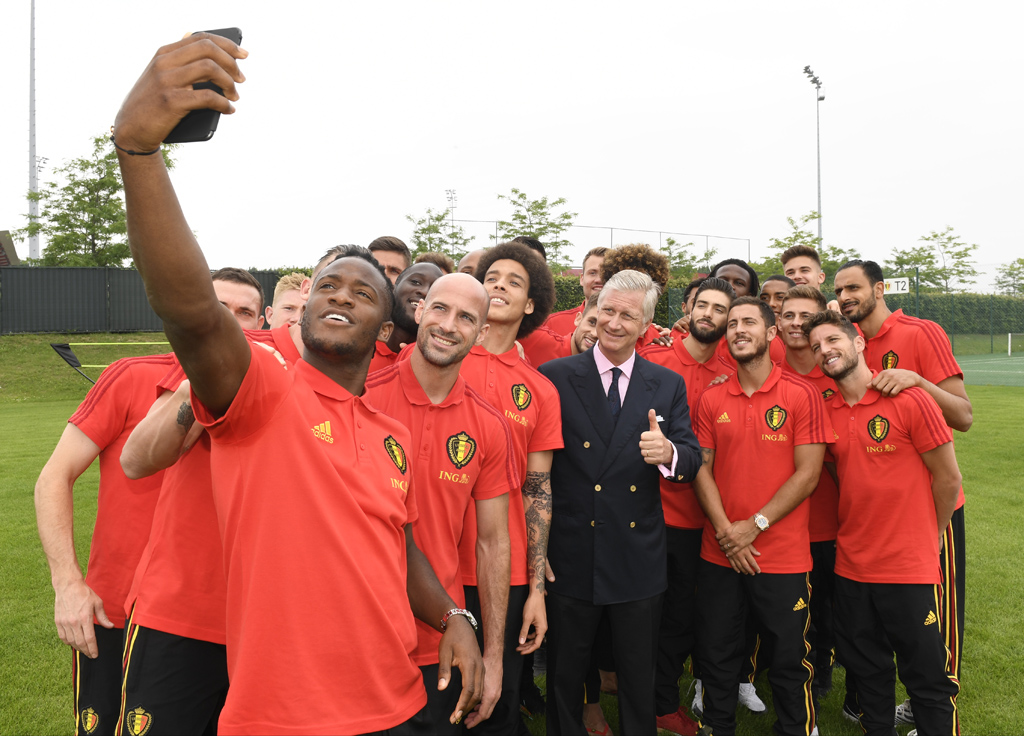 König Philippe und die Roten Teufel am 9. Juni in Tubize (Bild: Philippe Crochet/Pool/Belga)