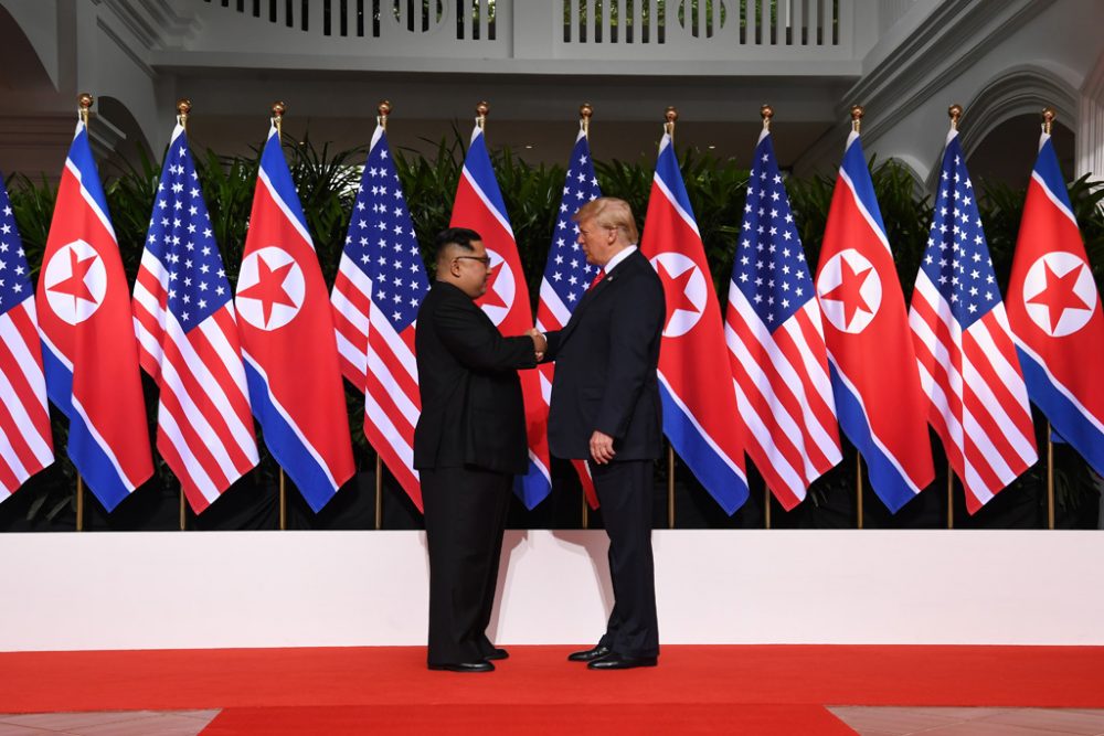 Donald Trump (r.) und Kim Jong Un (Bild: Saul Loeb/AFP)