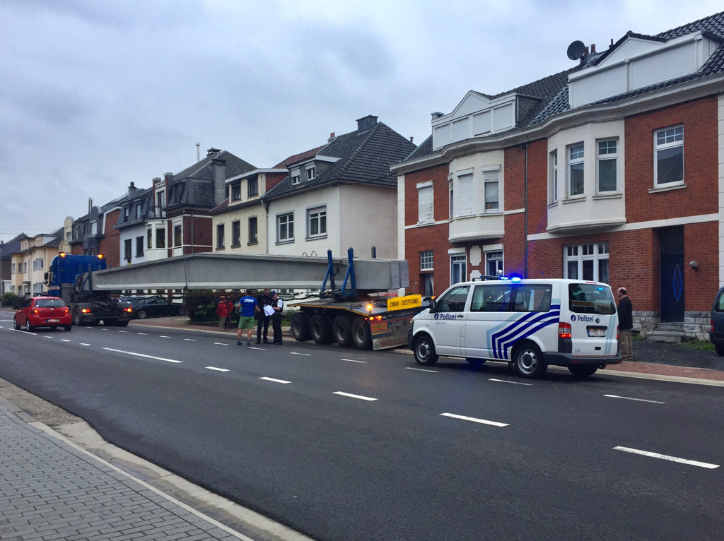 Unfall mit Schwerlaster auf Vervierser Straße in Eupen