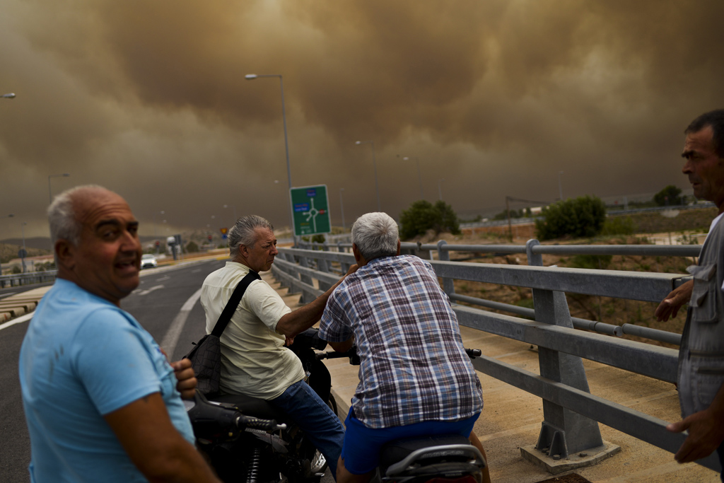 Großer Waldbrand in Griechenland - Rauchwolken über Athen