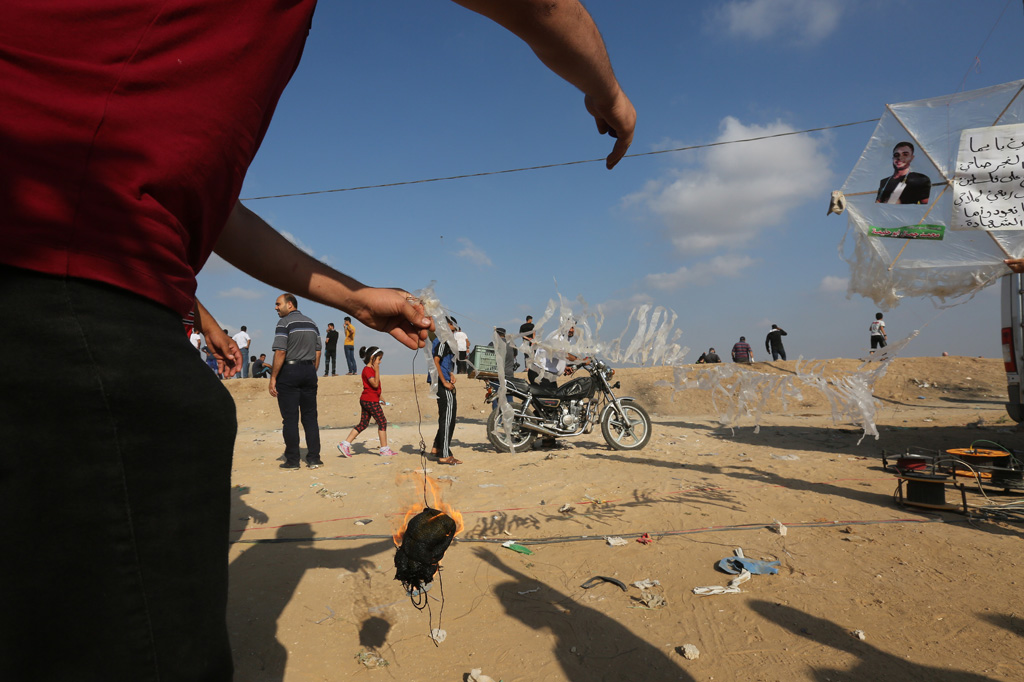 Palästinensischer Demonstrant am 13.7.2018 an der Gaza-Grenze