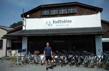 Ole Habermehl und sein Fahrradgeschäft in Raeren (Bild: Manuel Zimmermann/BRF)
