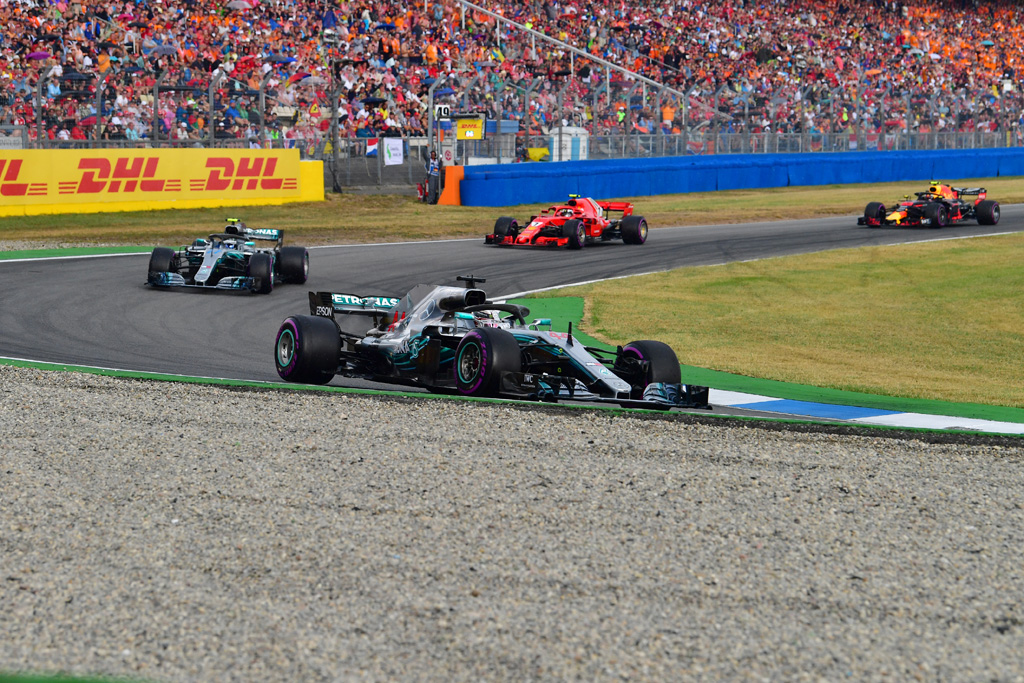 Lewis Hamilton auf dem Weg zum Sieg am Hockenheimring
