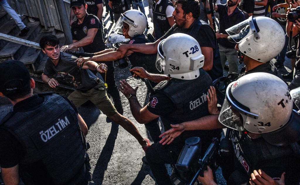 Türkische Polizei geht in Istanbul gegen LGBT-Aktivisten vor (1.7.2018)