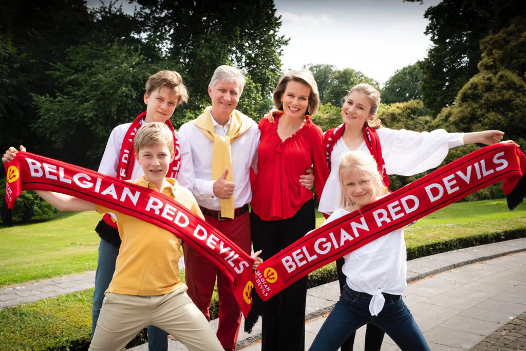 Auch die belgische Köningsfamilie ist im Fußballfieber