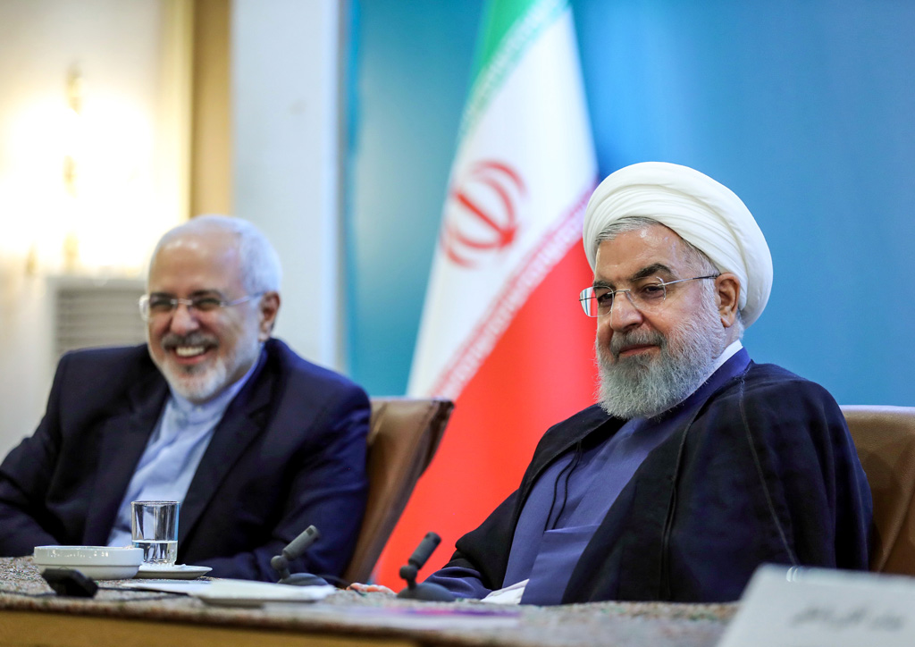 Irans Präsident Hassan Ruhani (r.) mit Außenminister Javad Zarif