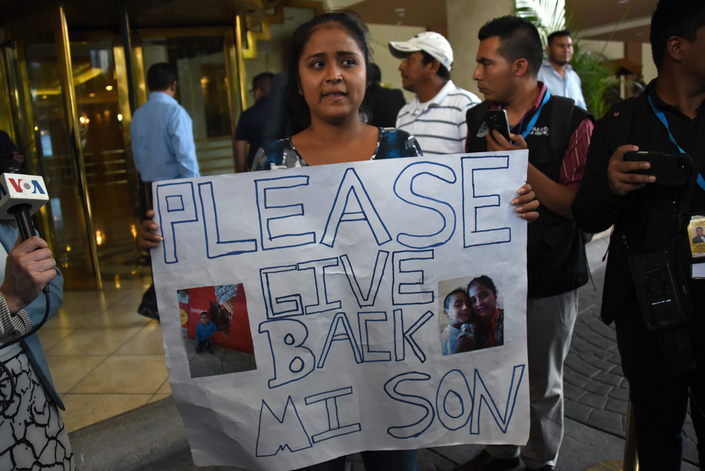 "Bitte gebt mir meinen Sohn wieder", fordert diese Frau