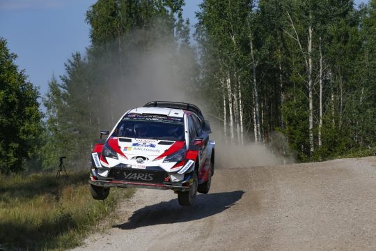 Ott Tänak baut die Führung aus