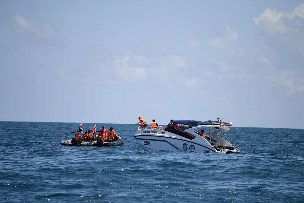Rettungsaktion nach dem Bootsunglück vor Phuket