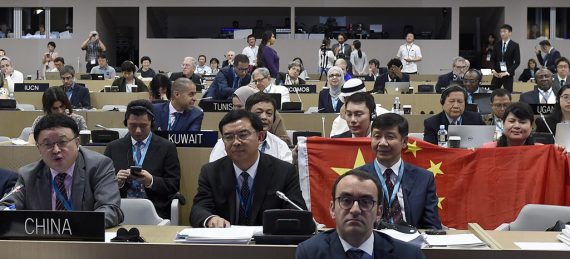 Chinas Botschafter bei der Unesco, Yang Shen (1.l.), am 2.7.2018 in Manama