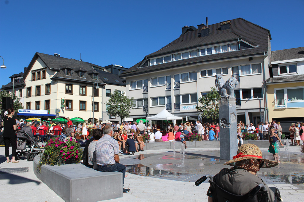 Rathausplatz in St. Vith eingeweiht (Archivbild: Michaela Brück/BRF)