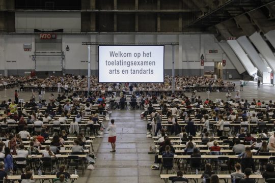 Zulassungsprüfung für angehende Medizinstudenten an flämischen Unis (Archivbild: Thierry Roge/Belga)