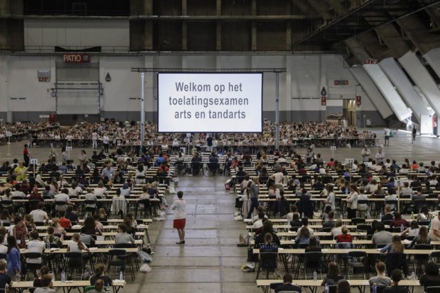 Zulassungsprüfung für angehende Medizinstudenten an flämischen Unis