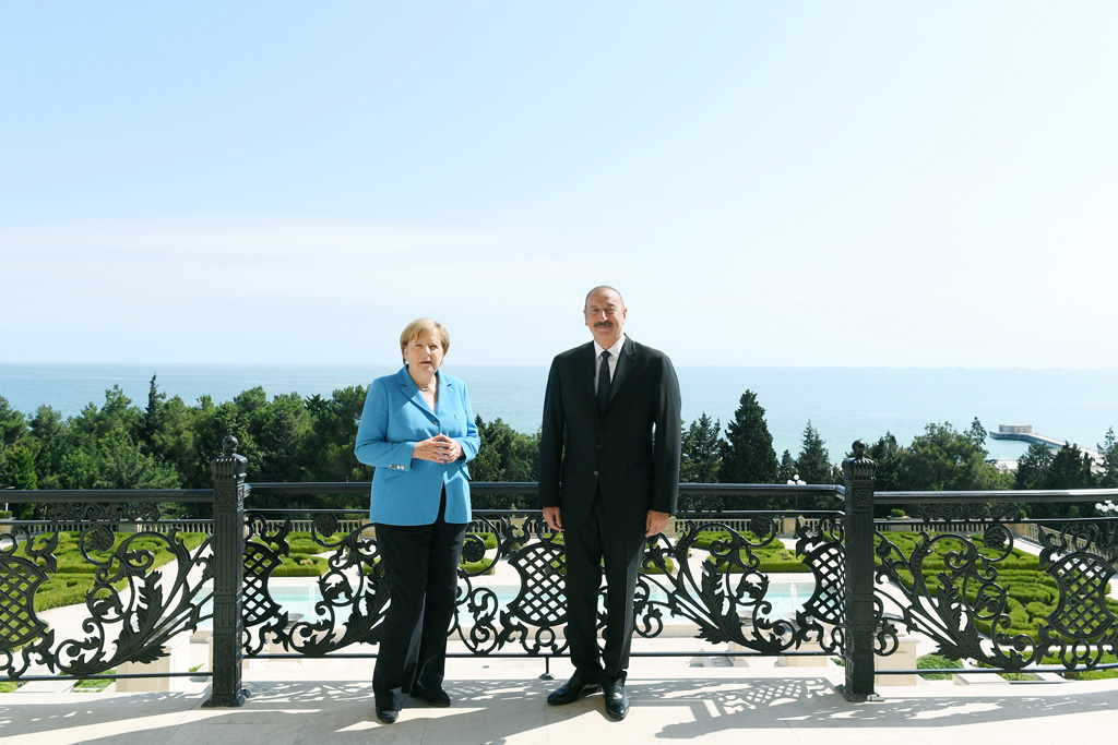 Angela Merkel und Ilham Aliyev am 25.8.2018 in Baku