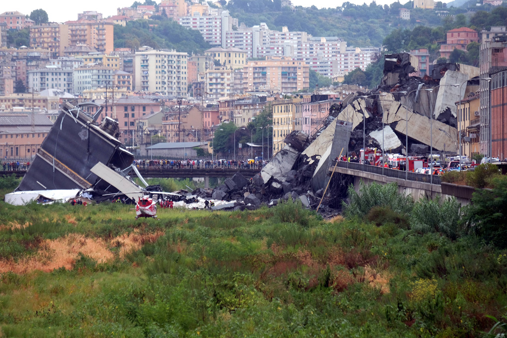 Autobahnbrücke in Genua eingestürzt