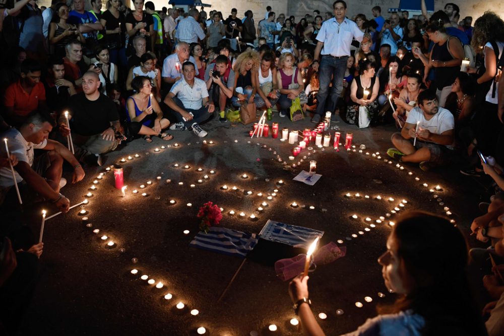 Mahnwache am 30. Juli vor dem Parlament in Athen