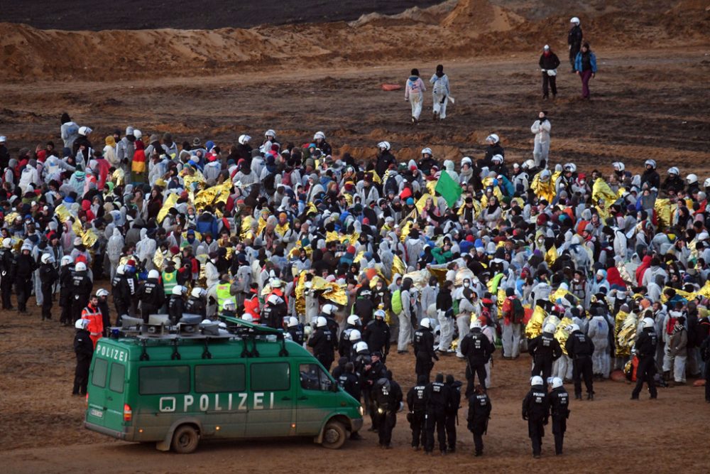 Erneut Ausschreitungen im Hambacher Forst