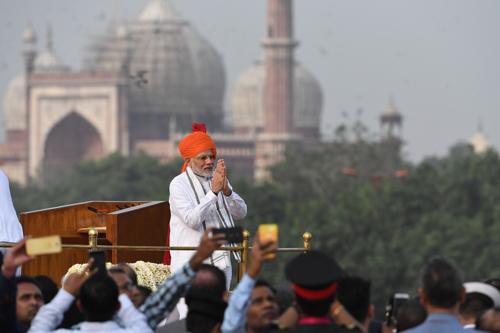 Indiens Premier Modi grüßt zum Unabhängigkeitstag