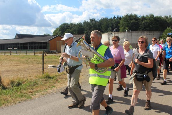 Pilger auf dem Weg nach Kevelaer (Bild: Rudi Schroeder/BRF)