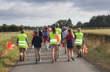 Pilger auf dem Weg nach Kevelaer (Bild: Rudi Schroeder/BRF)