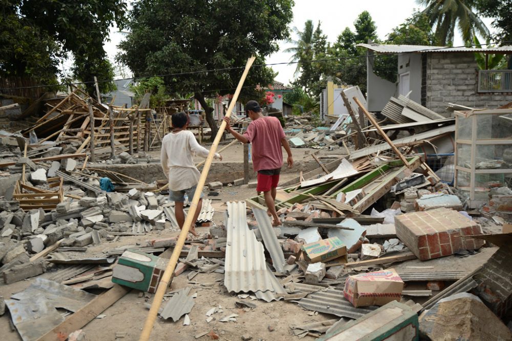 Aufräumarbeiten auf Lombok am 9. August (Bild: Sonny Tumbelaka/AFP)