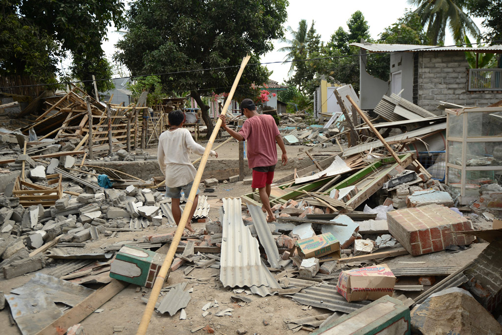 Aufräumarbeiten auf Lombok am 9. August (Bild: Sonny Tumbelaka/AFP)