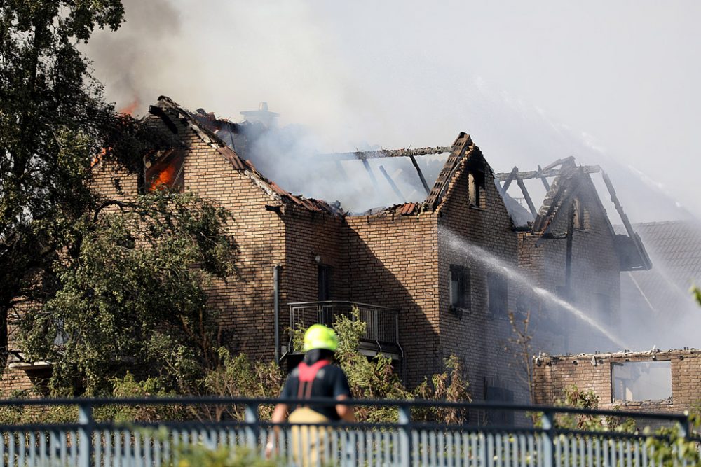 Großbrand an Bahnstrecke bei Siegburg