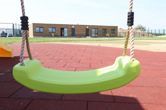 Spielplatz des geschlossenen Asylzentrums in Steenokkerzeel (Bild: Benoit Doppagne/Belga)
