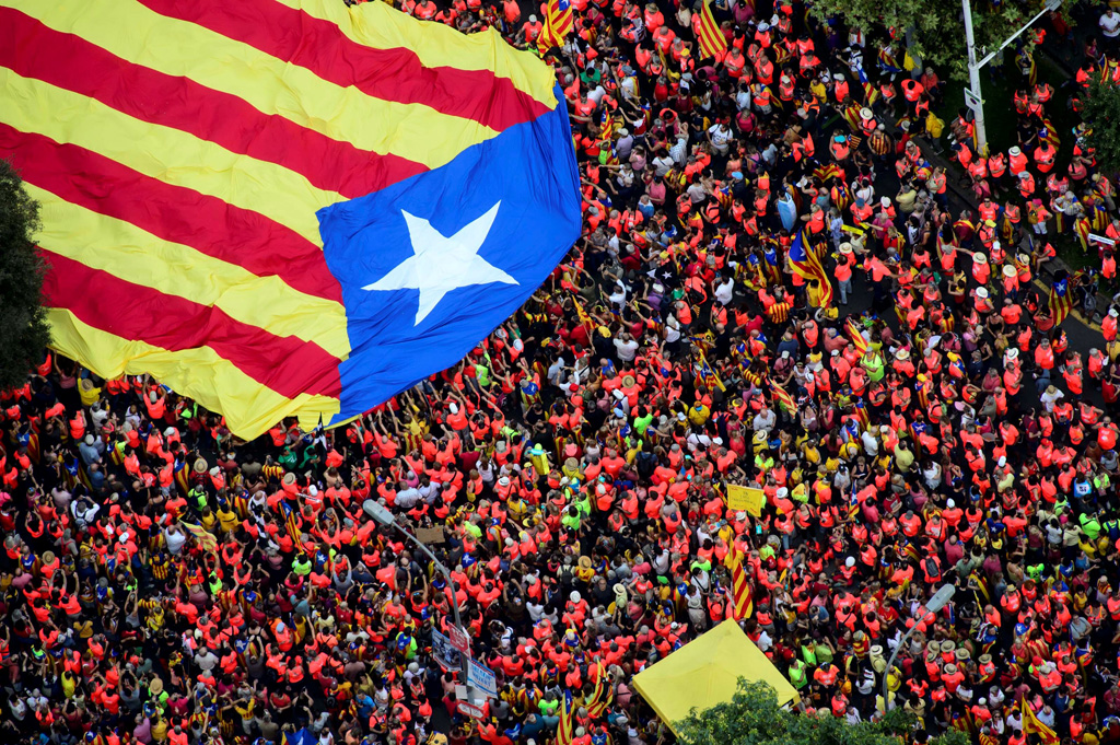 Hundertausende Menschen demonstrieren in Barcelona für die Unabhängigkeit Kataloniens (11.9.2018)