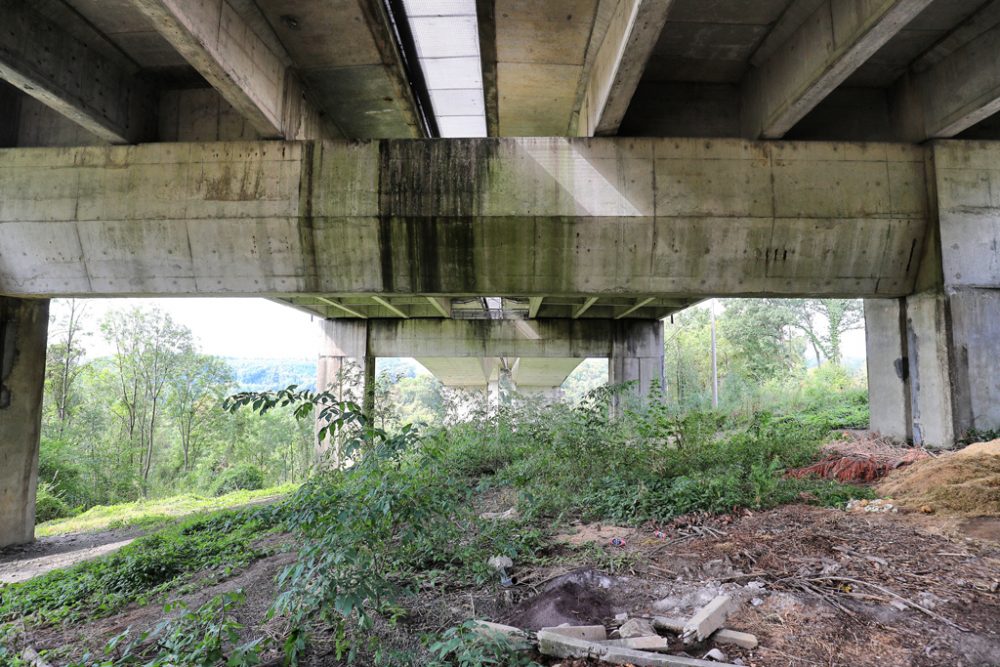 Brücke über der E40 bei Wanze