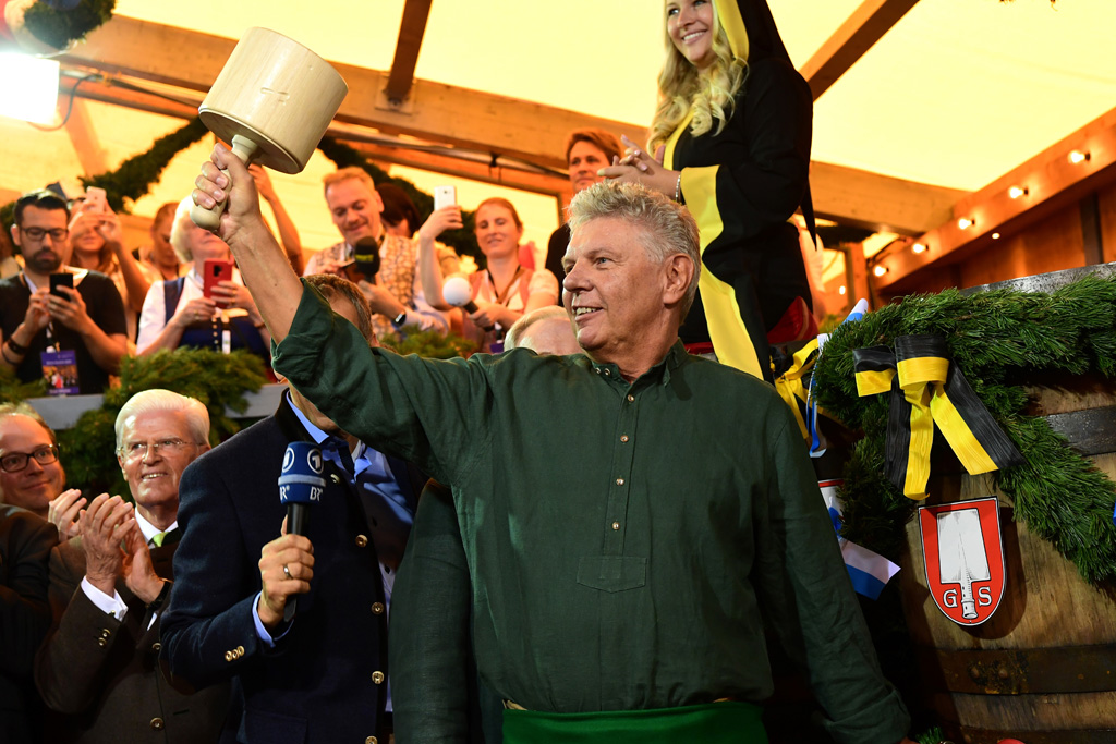 Münchens Oberbürgermeister Dieter Reiter hat am 22.9.2018 das erste Fass Bier angezapft