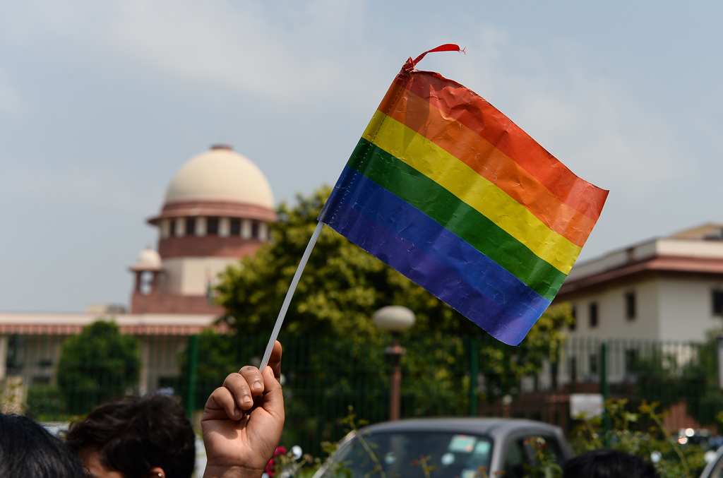Gemeinschaft von Schwulen, Lesben und Transgendern vor dem Gebäude des Oberste Gerichtshofes in Neu-Delhi