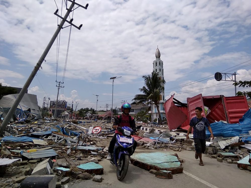 Erdbeben und Tsunami in Indonesien