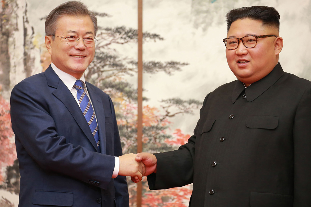 Südkoreas Präsident Moon Jae In und Nordkoreas Machthaber Kim Jong Un am 19.9.2018 in Pjöngjang