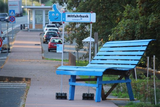 Mitfahrbank Ostbelgien (Bild: Olivier Krickel/BRF)