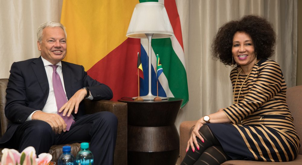 Außenminister Didier Reynders mit seiner südafrikanischen Amtskollegin Lindiwe Sisulu