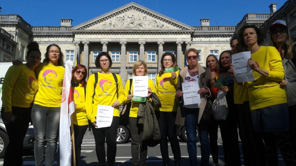 Frauen protestieren vor dem Parlament für die Entkriminalisierung der Abtreibung