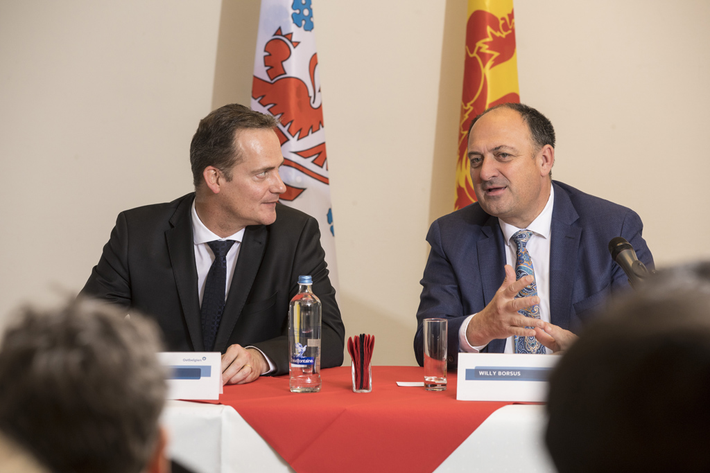 DG-Ministerpräsident Oliver Paasch und der wallonische Ministerpräsident Willy Borsus (Bild: Koen Blanckaert/Belga)