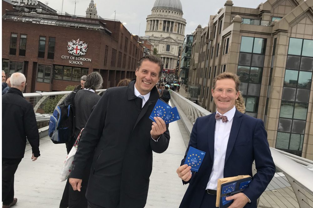 IHK-Präsident Wolfgang Mainz (l.) und IHK-Hauptgeschäftsführer Michael F. Bayer nahe der St.-Pauls-Kathedrale in London