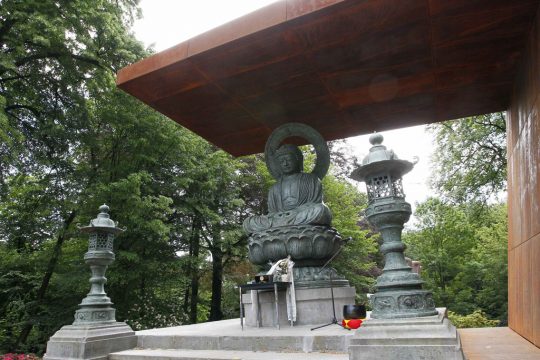 Buddhastatue in Morlanwelz (Provinz Hennegau)