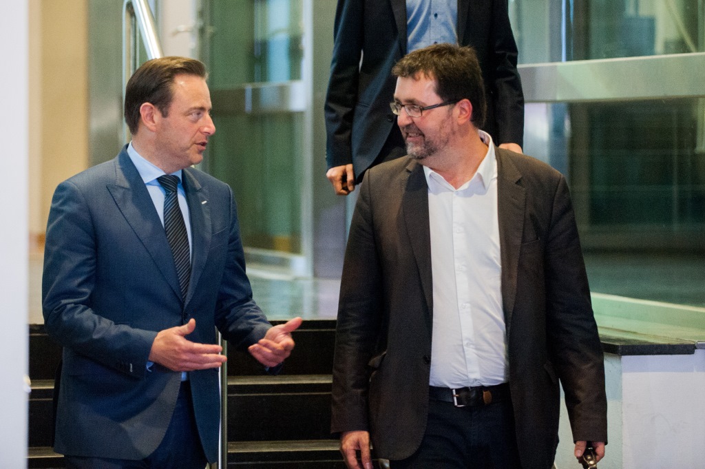Antwerpens Bürgermeister mit Groen-Politiker Wouter Van Besien