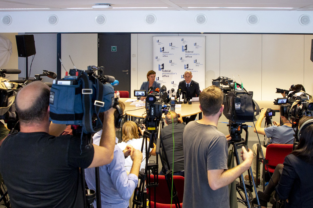 Pressekonferenz mit Wenke Roggen und Eric Van Duyse von der föderalen Staatsanwaltschaft zum Betrugsskandal im belgischen Fußball (Bild: Hatim Kaghat:Belga)