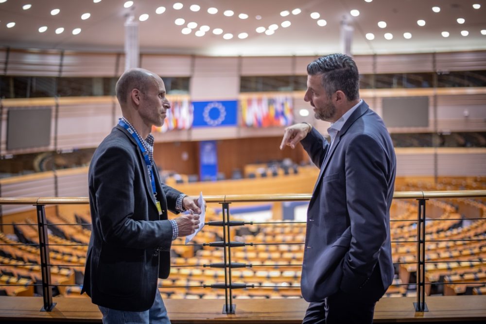 BRF-Reporter Kay Wagner und Pascal Arimont (Bild: Achim Nelles/BRF)