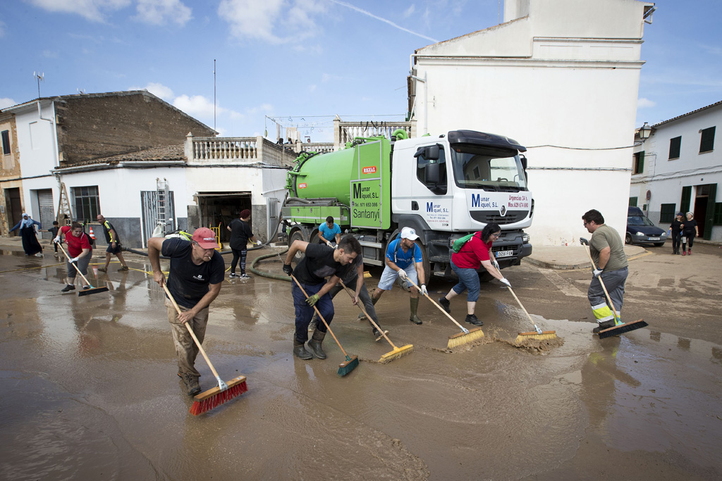 Aufräumarbeiten in Sant Llorenc des Cardassar (Bild: Jaime Reina/AFP)