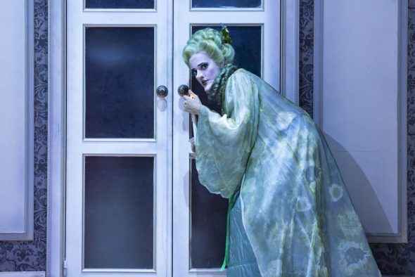 "Il Matrimonio Segreto" in der Lütticher Oper: Sophie Junker als Elisatta (Bild: Opéral Royal de Wallonie-Liège)