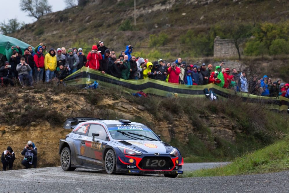 Thierry Neuville/Nicolas Gilsoul im Hyundai i20 bei der Rallye Spanien am Samstagmorgen bei Regen (Bild: Hyundai Motorsport)