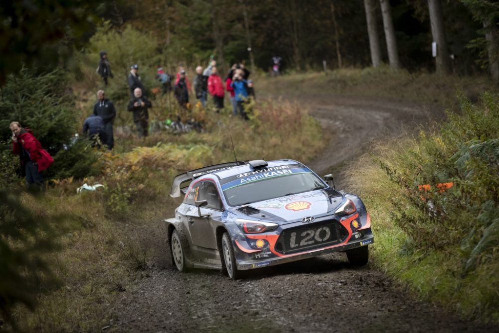 Thierry Neuville und Nicolas Gilsoul beim Shakedown der Rallye Wales (Bild: Austral/Hyundai Motorsport)