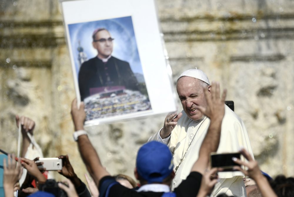 Papst Paul VI. und Erzbischof Oscar Romero heiliggesprochen