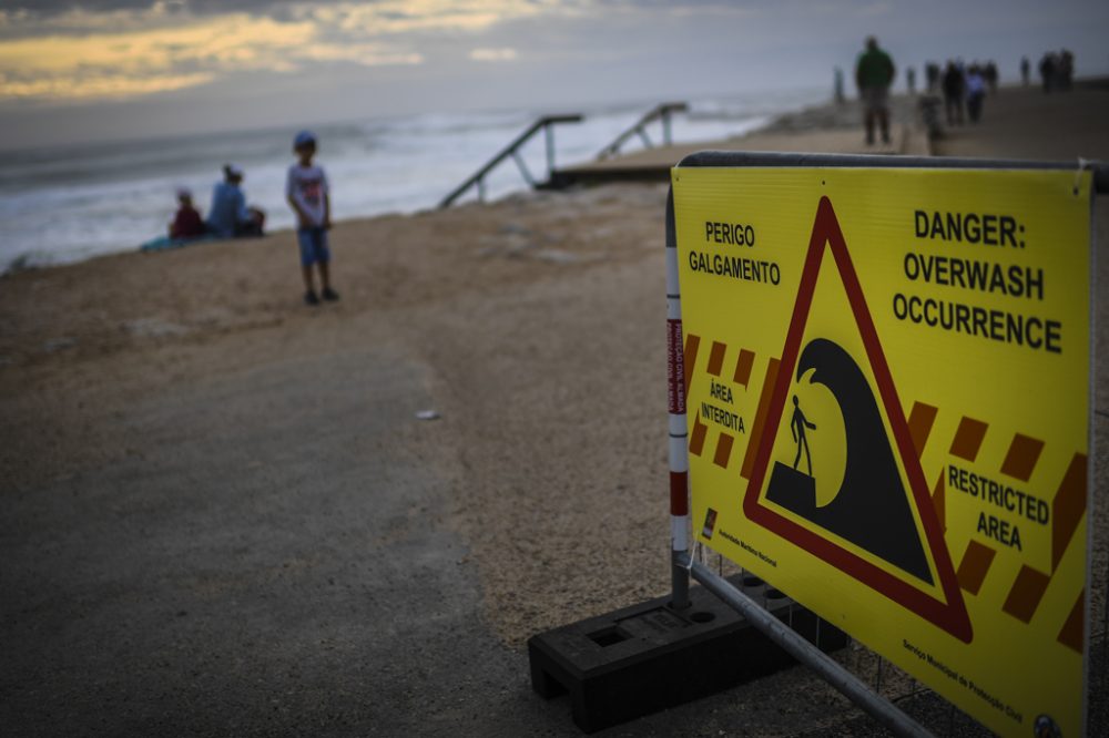 Warnschild an der Costa da Caparica nahe Lissabon (Bild: Patricia De Melo Moreira/AFP)